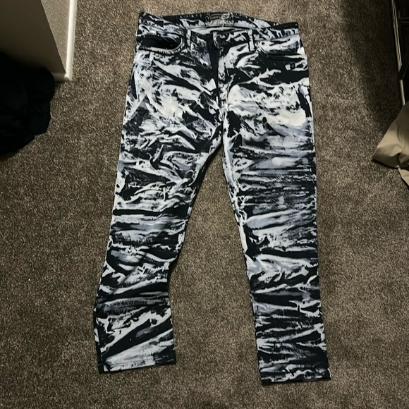 Robin’s Jeans - Picture 1 of 6